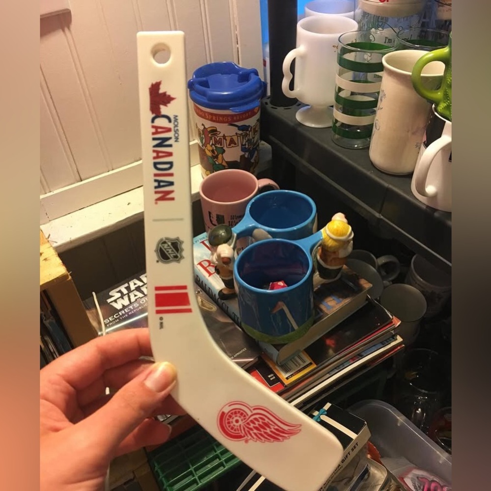 M O L S O N Canadian Red W I N G S bottle opener